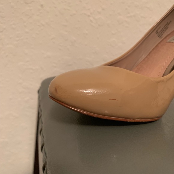 Steve Madden Caramel Patent Leather Pump - Picture 8 of 8